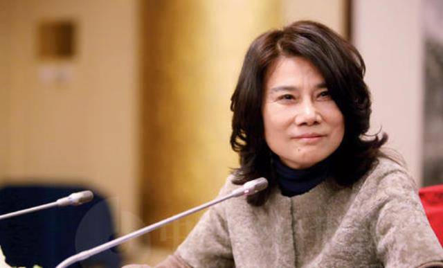 女强人董明珠,铁血手腕,20年不和亲哥来往,拒绝和90岁母亲同住_空调