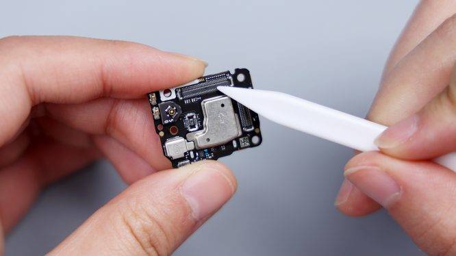 小米14 ultra首发拆解:把"老瓶装新酒"玩出新高度_盖板_金属中_散热