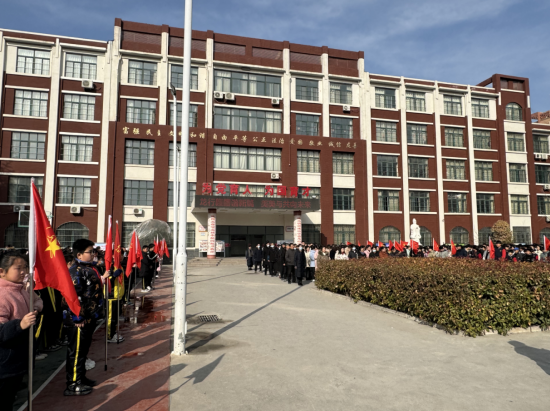 濮阳市油田第十七中学 举行2024年春季开学典礼暨第一周升旗仪式
