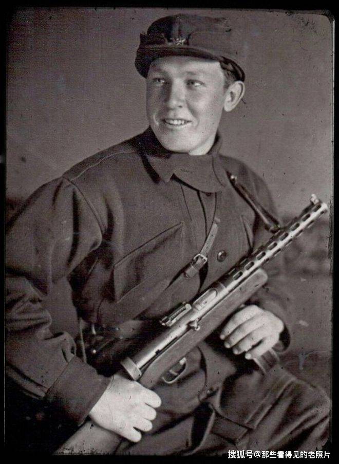 老照片 二战中的苏联游击队 全部由体育学院师生组成