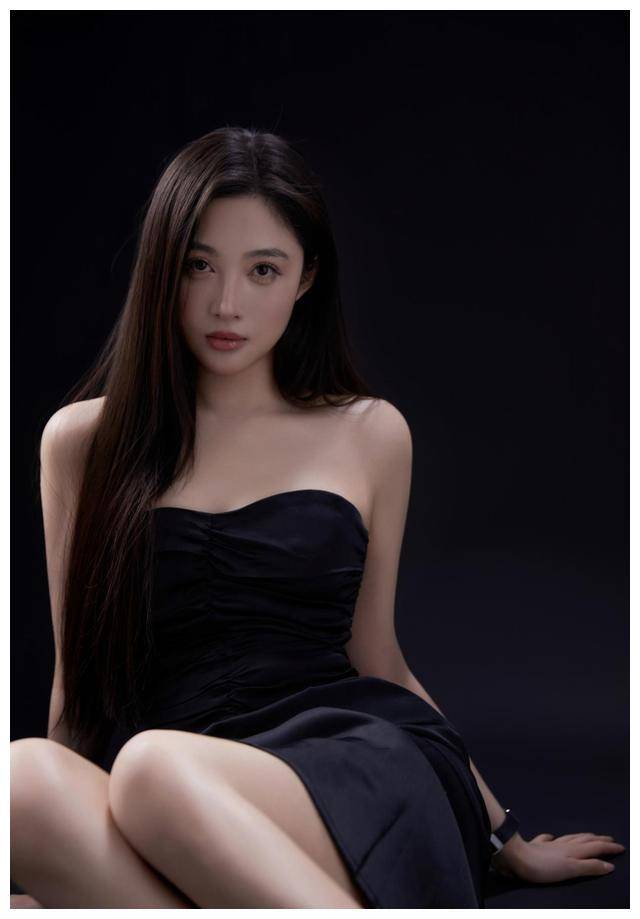 孙嘉璐高铁追星事件曝光,网友调侃:这才是真正的生活!_魅力_道路_笑容