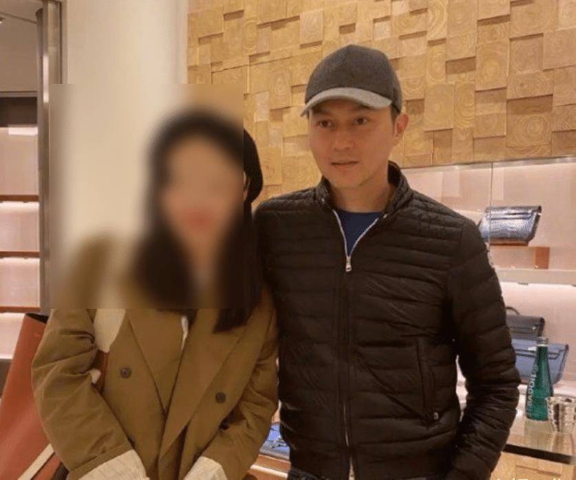 张智霖陪袁咏仪逛街,多年夫妻感情究竟如何?