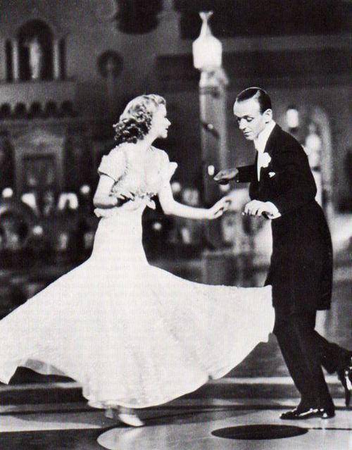 妻子将情人藏家里10年,丈夫从未察觉,不料被邻居发