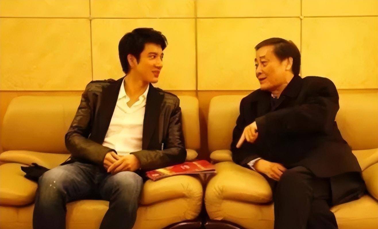 娃哈哈是王力宏内地第一个广告 对宗老知恩图报 签约20年没涨代言费