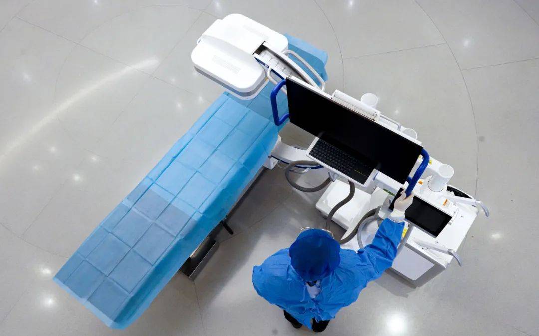 普爱医疗小型c臂机——县域医疗发展的强力驱动_服务_手术_设备