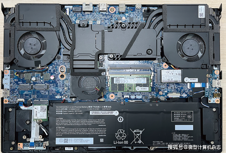通过拆机可以看到,雷神猎刃15机身内部设计有三个风扇,除了左右两侧的
