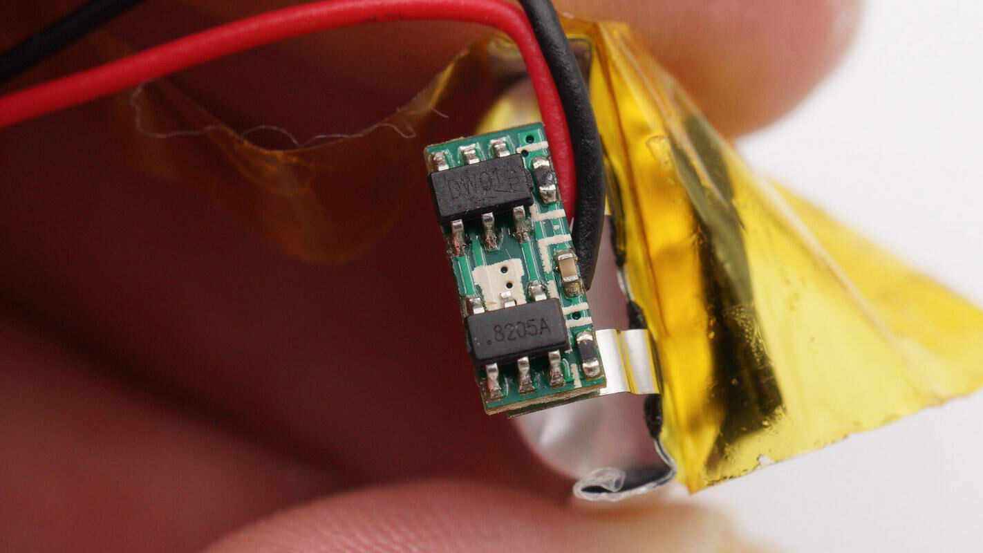 测公摊,产品偷工减料好神器,德力西a40激光测距仪拆解_测量_充电_内置