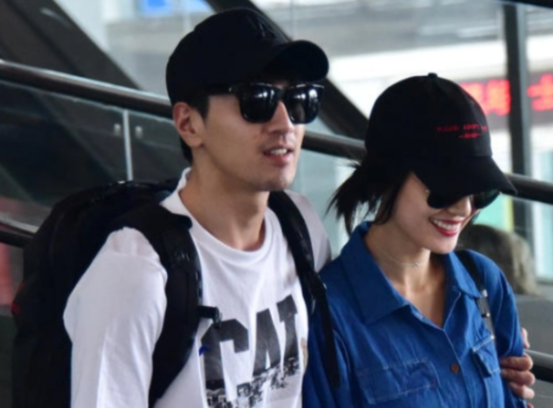 高圆圆,赵又廷又撒狗粮,穿搭时髦像对小年轻,看不出女的大5岁_造型