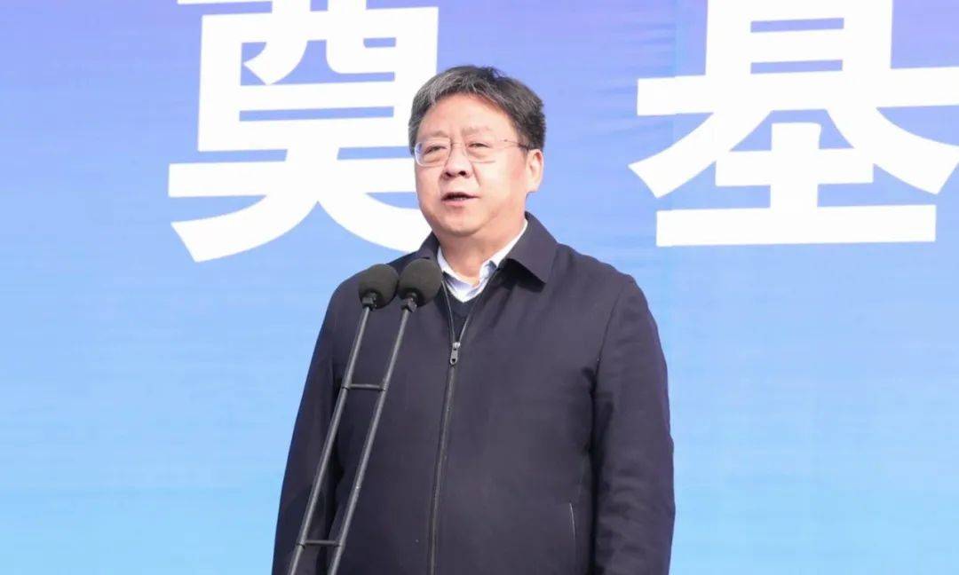 上午11时,伴随着礼炮的轰鸣和现场热烈的掌声,秦苏良宣布长治高新区