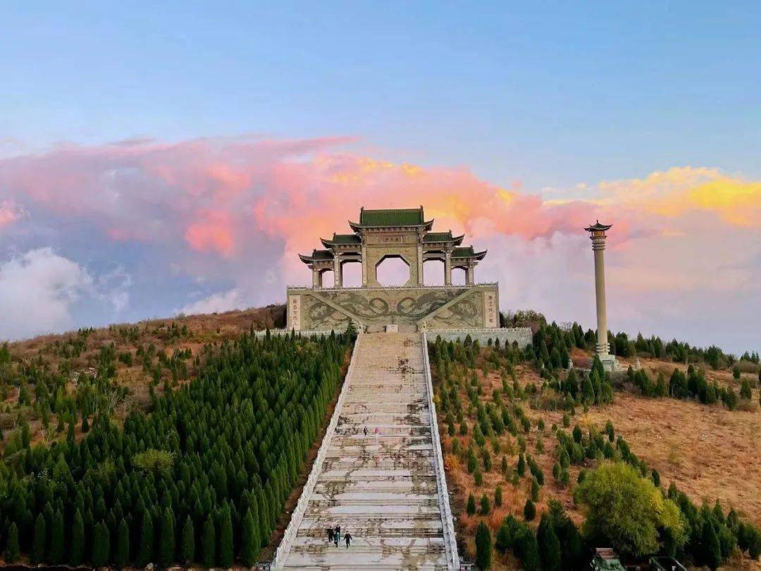 云梦山景色秀美,文化底蕴深厚.