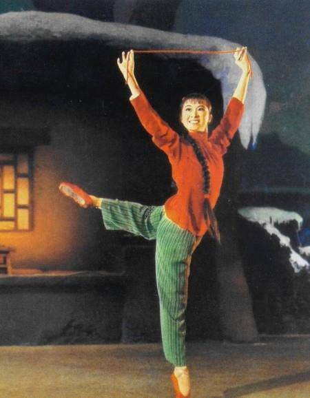 茅惠芳是上海人,1947年生,就读于1960年刚成立的上海舞蹈学校,是第一