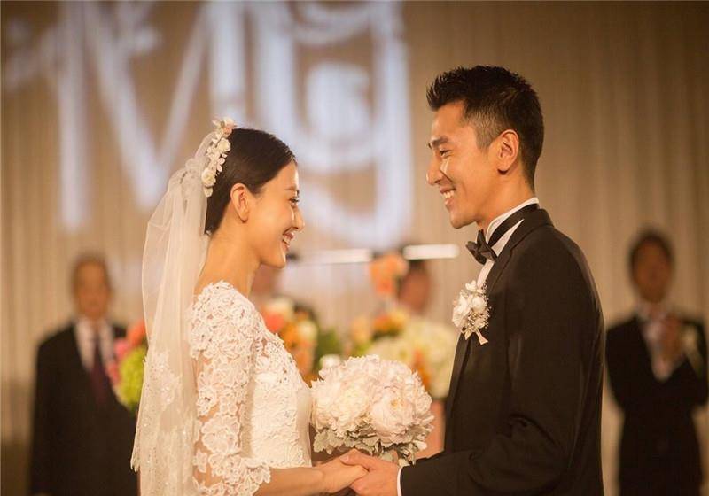 高圆圆41岁近照,远看气质女神,近看皱纹横生._活动_赵又廷_网友