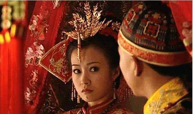 她是清朝唯一被废的皇后,身怀六甲被赶出宫,改嫁后却幸福一生_博尔济