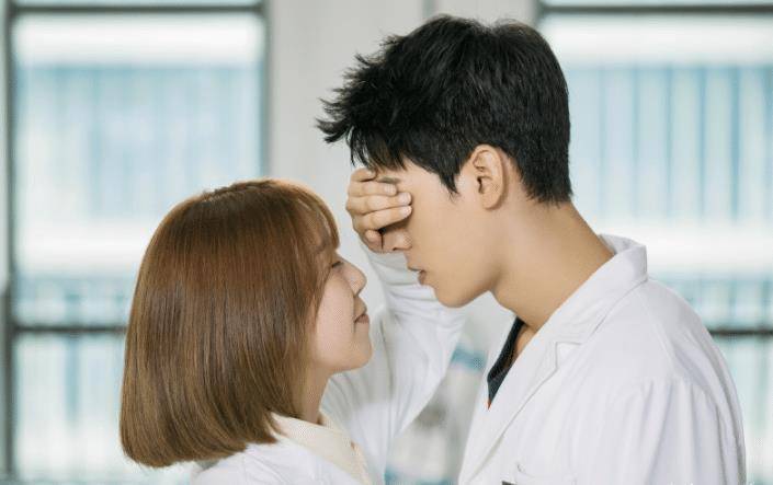 《时光与你都很甜》还撒糖,又一青春甜恋剧将播,剧照狂虐单身汪_男女