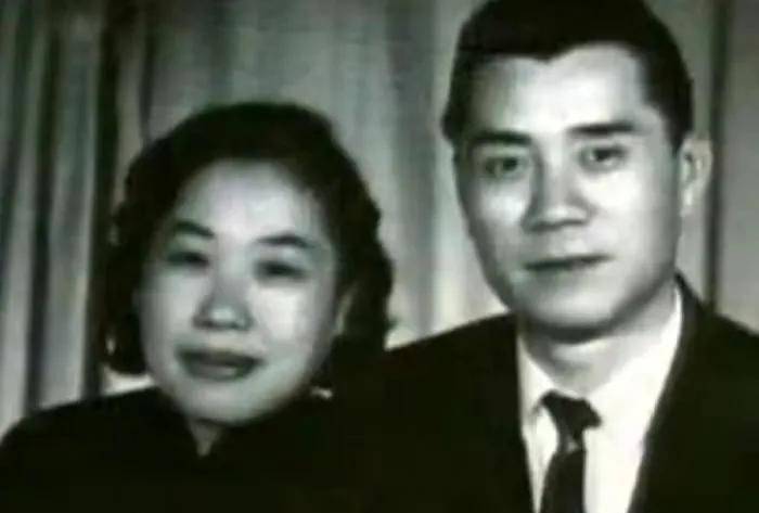 成龙姐姐:幼年被分手,晚年为母亲送终,拒绝回应与成龙的关系_房道龙