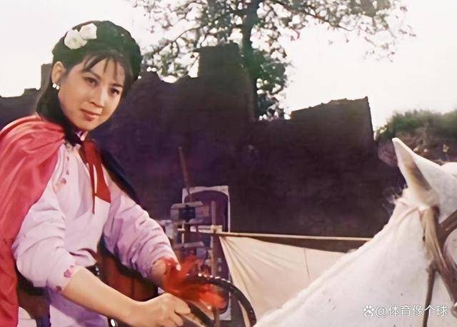 出身显赫却低调与丈夫恩爱一生,风采依旧_吴海燕_章晓申_因为