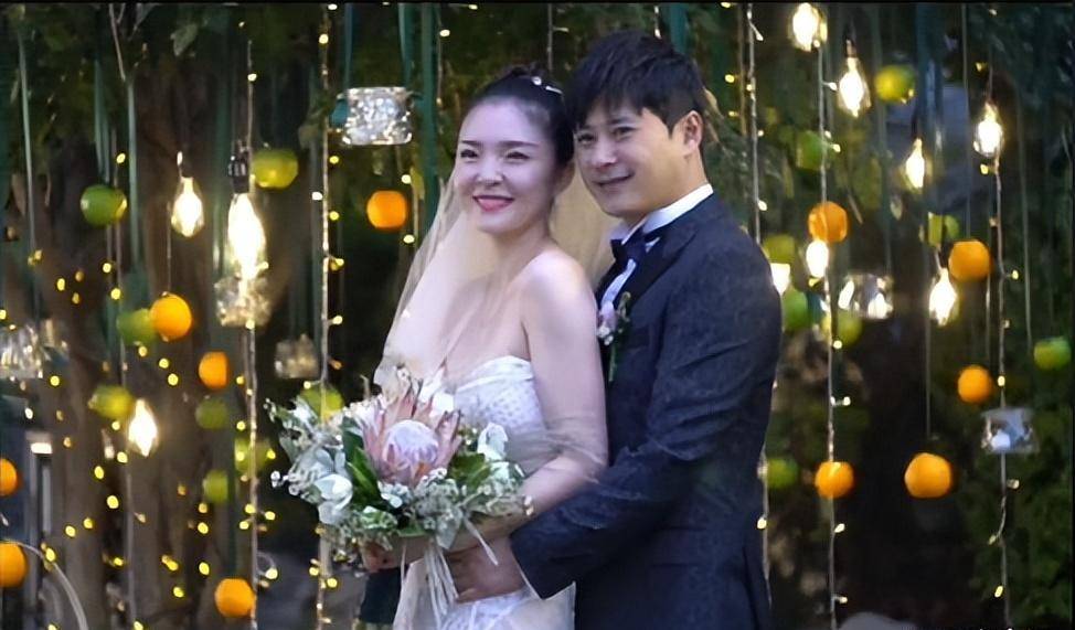伊扬:歌坛中的痴情汉,从还未出道至今27年了只爱妻子范小粉一人_老婆