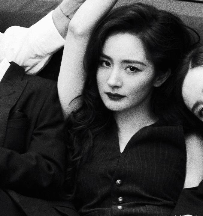 嘉人之夜女星大合照:李冰冰独宠倪妮,就连杨幂刘诗诗都靠边坐!