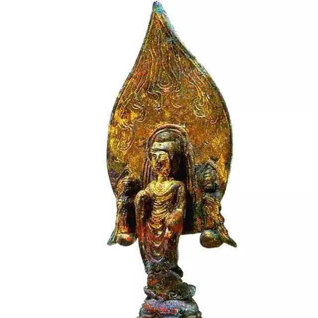 小伙挖到北齐佛像,鉴定后拒绝上交,专家高价征收并为村庄通了电_佛教