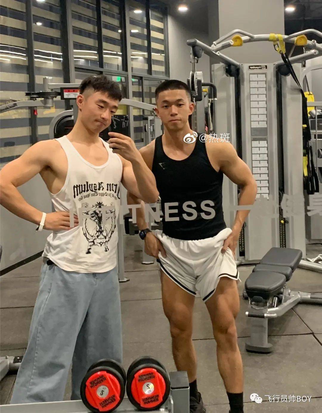 学院的寸头小哥,毕业做健身教练,想上他的贴身私教课_哥哥_肌肉_身材