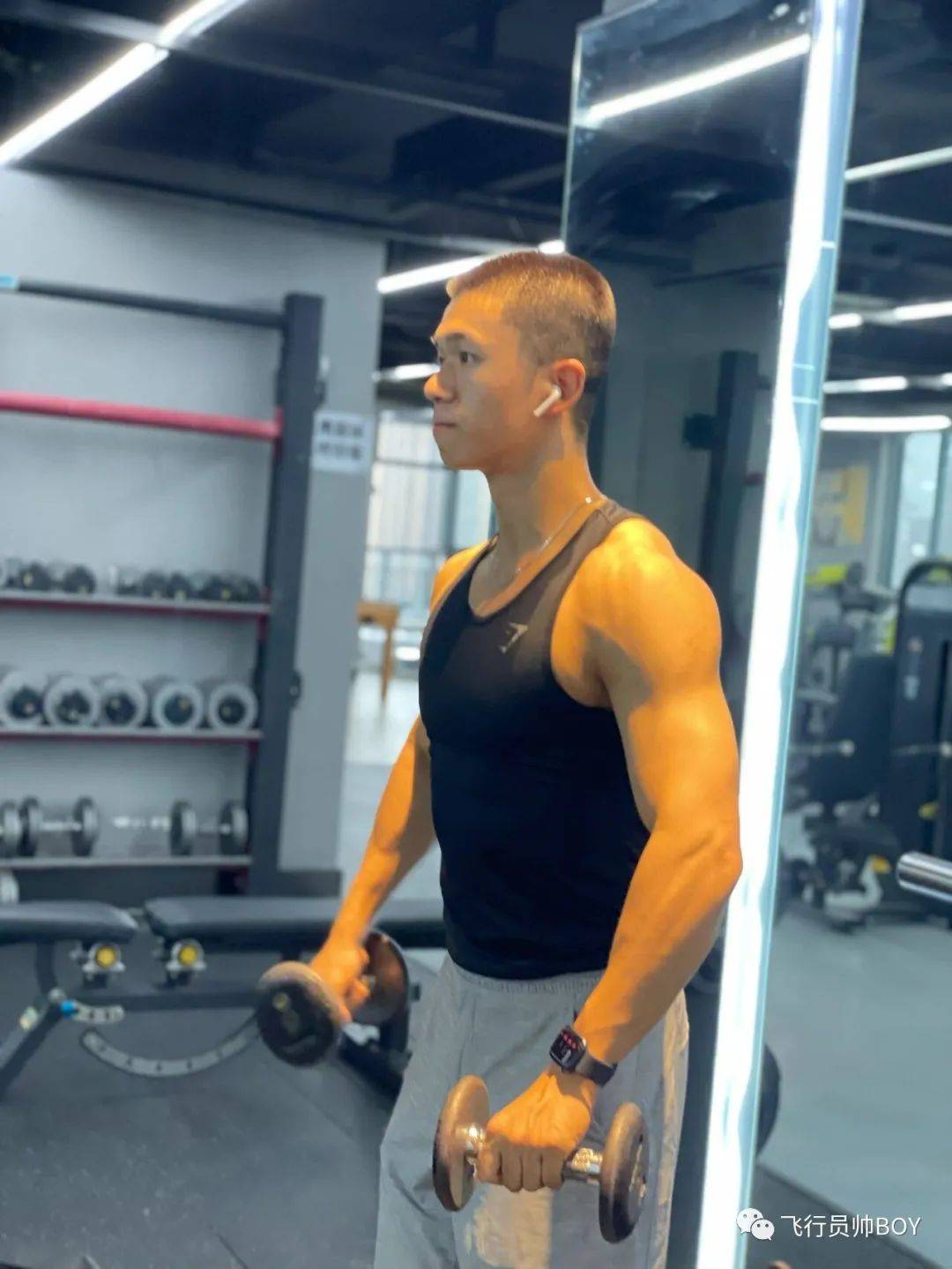 四川警察学院的寸头小哥,毕业做健身教练,想上他的贴身私教课_哥哥