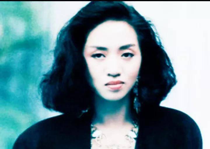 为什么梅艳芳被称为"香港姑娘",她代表着怎样的香港精神?