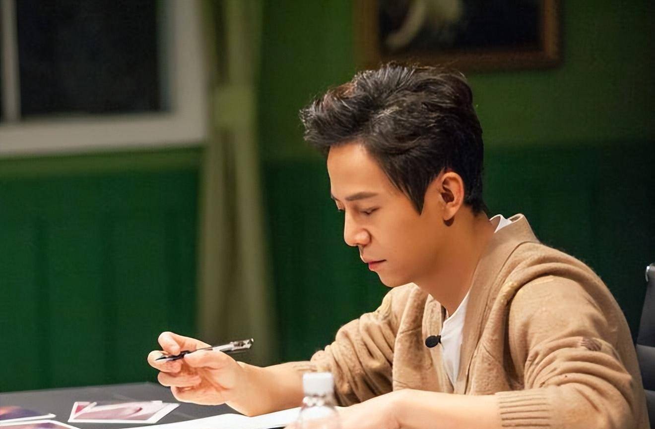 何炅恨了8年的人,再见时哽咽:都怪我一念之差搭上女孩一生幸福_陈翰宾