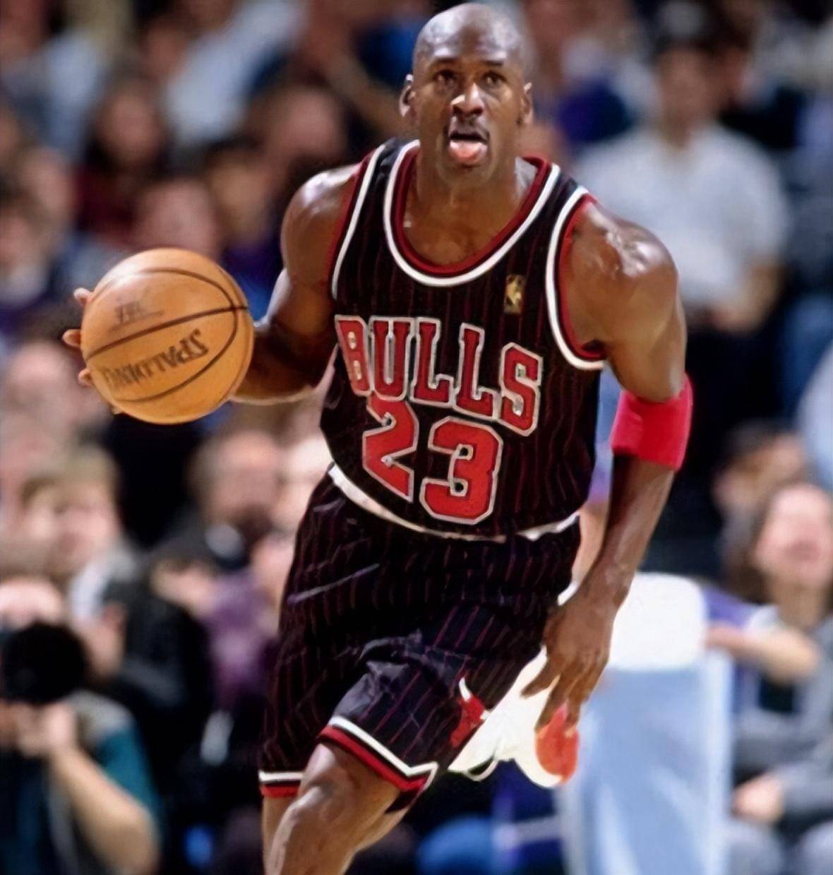 乔丹:这个名字不用多说,他是nba历史上最伟大的球员,也是艾弗森的偶像