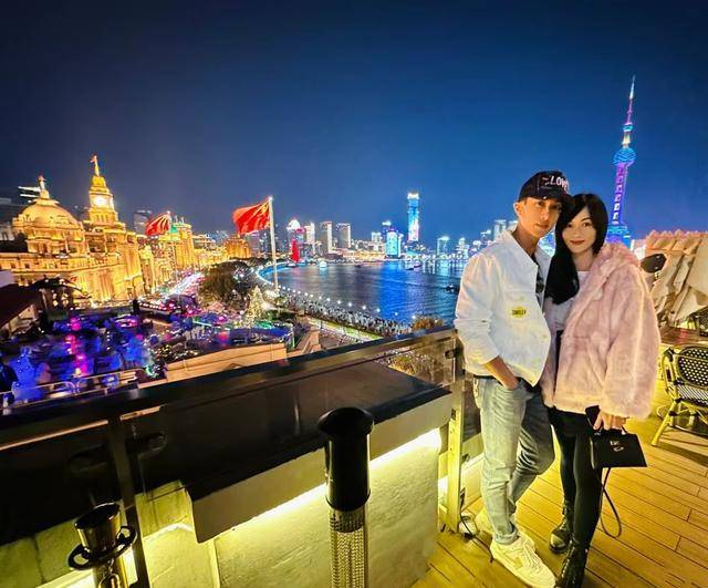 吴尊和妻子庆祝相恋28周年,两人青春照曝光,林丽吟非常清纯_宇俊_网友