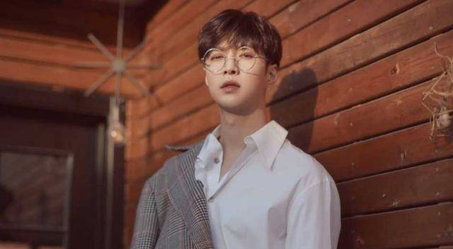 张艺兴33岁母胎单身?