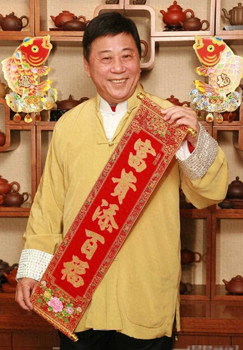 80岁夏雨一家三口吃团年饭!