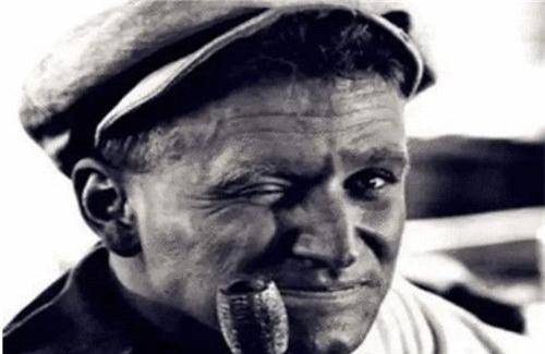 "大力水手"的原型:身材瘦小却喜欢打架,出手必伤人,活到91岁_菠菜