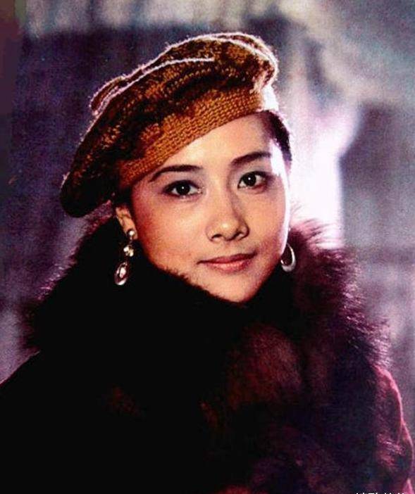 嫁演员金鑫结婚36年恩爱如初,儿子是著名导演_母亲_因为_电影