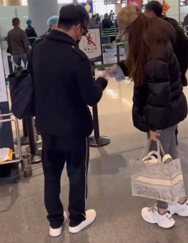 李湘前夫王岳伦怒斥女网红炒作,辟谣与她谈恋爱,只打算陪伴女儿