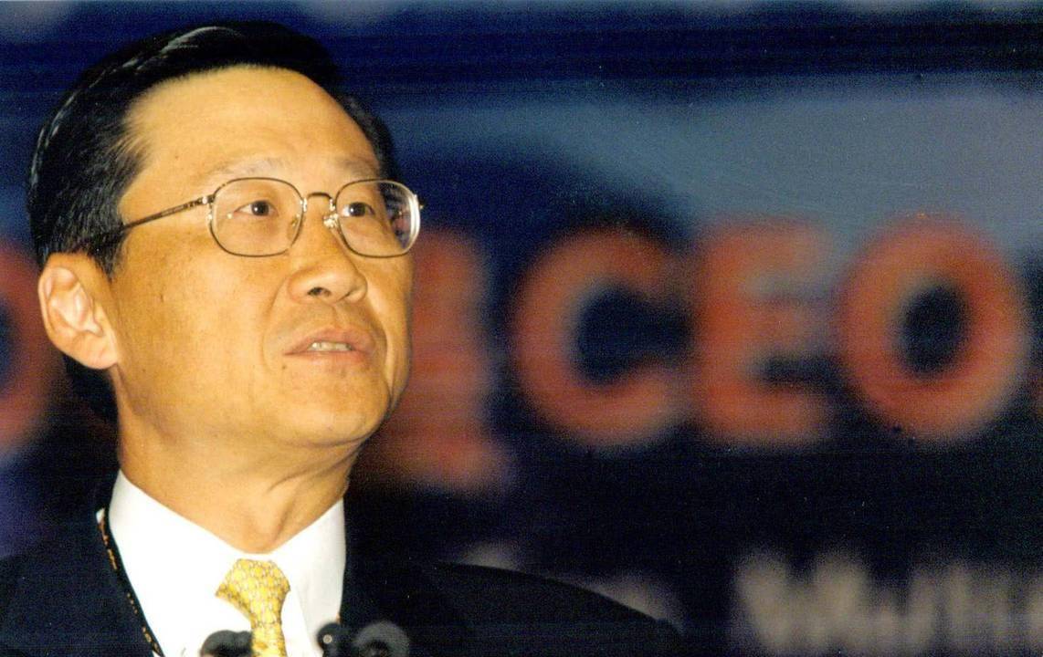 香港富豪吴光正:岳父是世界船王,继承万套房产靠收租年入300亿_父亲