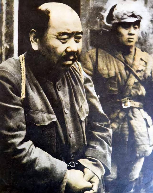 1946年,匪首谢文东被捕时负隅顽抗,为何最后却因一台摄像机投降_土匪