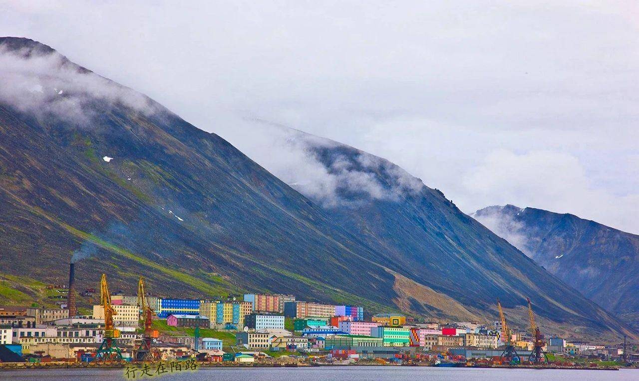 被忽悠的因纽特人:误把鲸骨当图腾,拜了600年方知