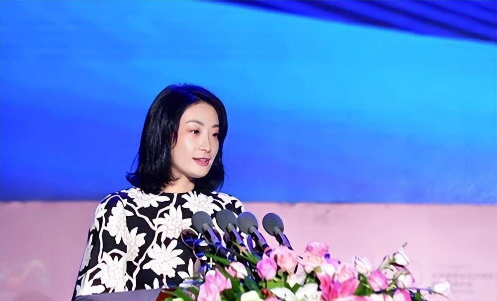 2007年,进入娃哈哈第三个年头,宗馥莉成为宏胜饮料集团总裁.