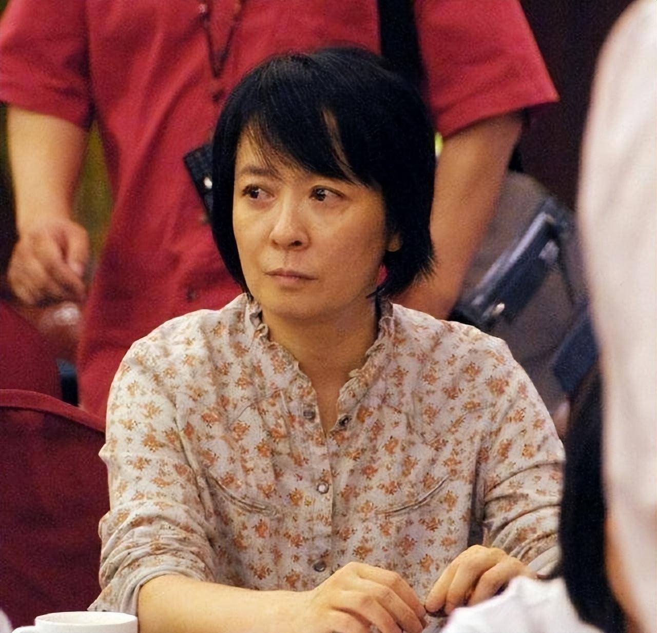 然而,随着时间的推移,看着孙怡从一个无忧无虑少女逐渐成长为一个孝顺