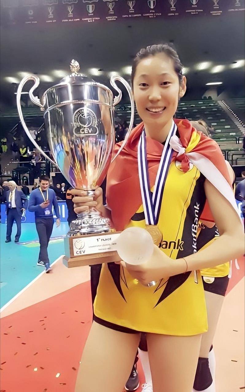 朱婷缺席今年集训名单,传言与教练蔡斌不合,朱婷回应此事_体育_地方队