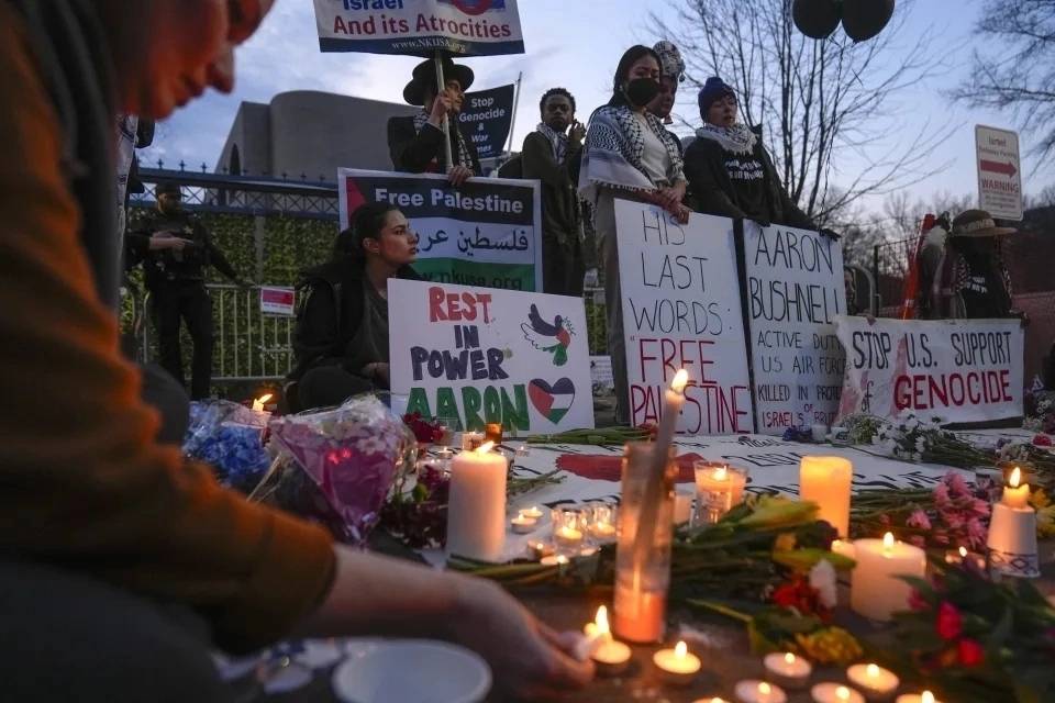 反对以色列对加沙的战争,美军人自焚身亡,美国国防部长密切关注_亚伦
