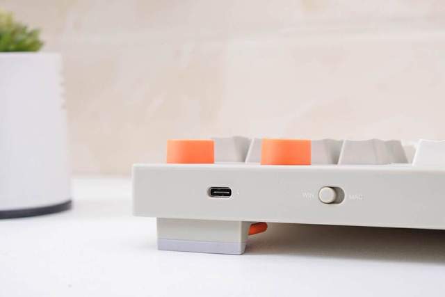 洛斐小方98三模机械键盘体验:复古感设计,手感软弹,久敲不累