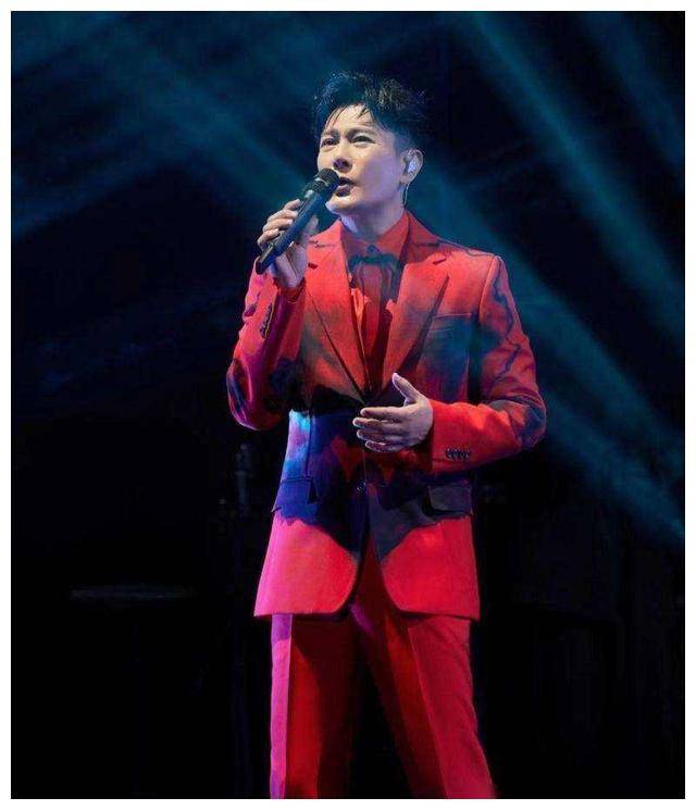 多金帅气大龄男星,至今单身成龙已71岁,你造吗?_生活_人生_事业有成