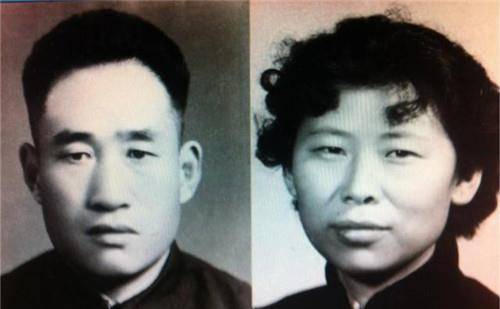 男孩许反帝从小成绩特别好,加上他是家中独子,母亲许瑞凤对