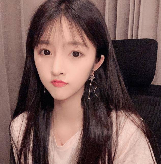 次惑小仙女给新男友化妆时,谁注意到了她的鼻尖,说你没整容谁信啊