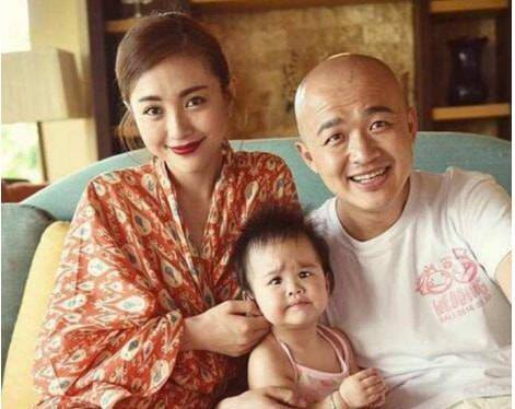 包文婧:自残倒追包贝尔,靠跳楼防分手,逼婚10年的她幸福吗?