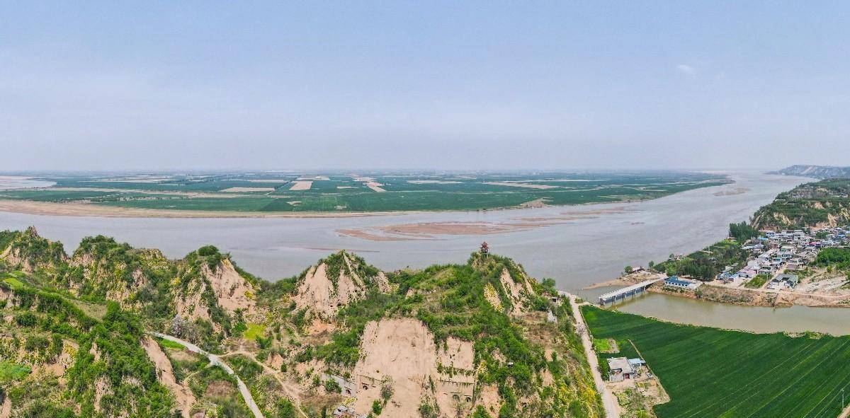 伊洛河发源于秦岭山区,经伊洛盆地在嵩山与邙岭之间呈北东走向汇入