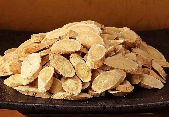 洋参不能与萝卜同服西洋参的主要功效是补气,而萝卜则具有通气的作用