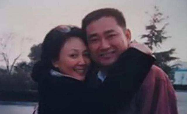 演员赵静,一床被子换来的爱情,嫁给平凡丈夫,一心一意相爱43年_丹鹏