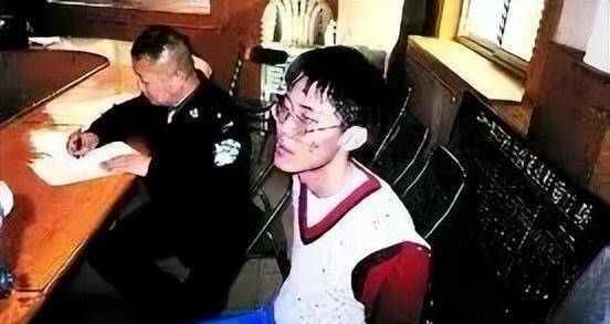 2002年,"硫酸泼熊"的清华学子刘海洋,已成为中科院高级专家_黑熊_实验